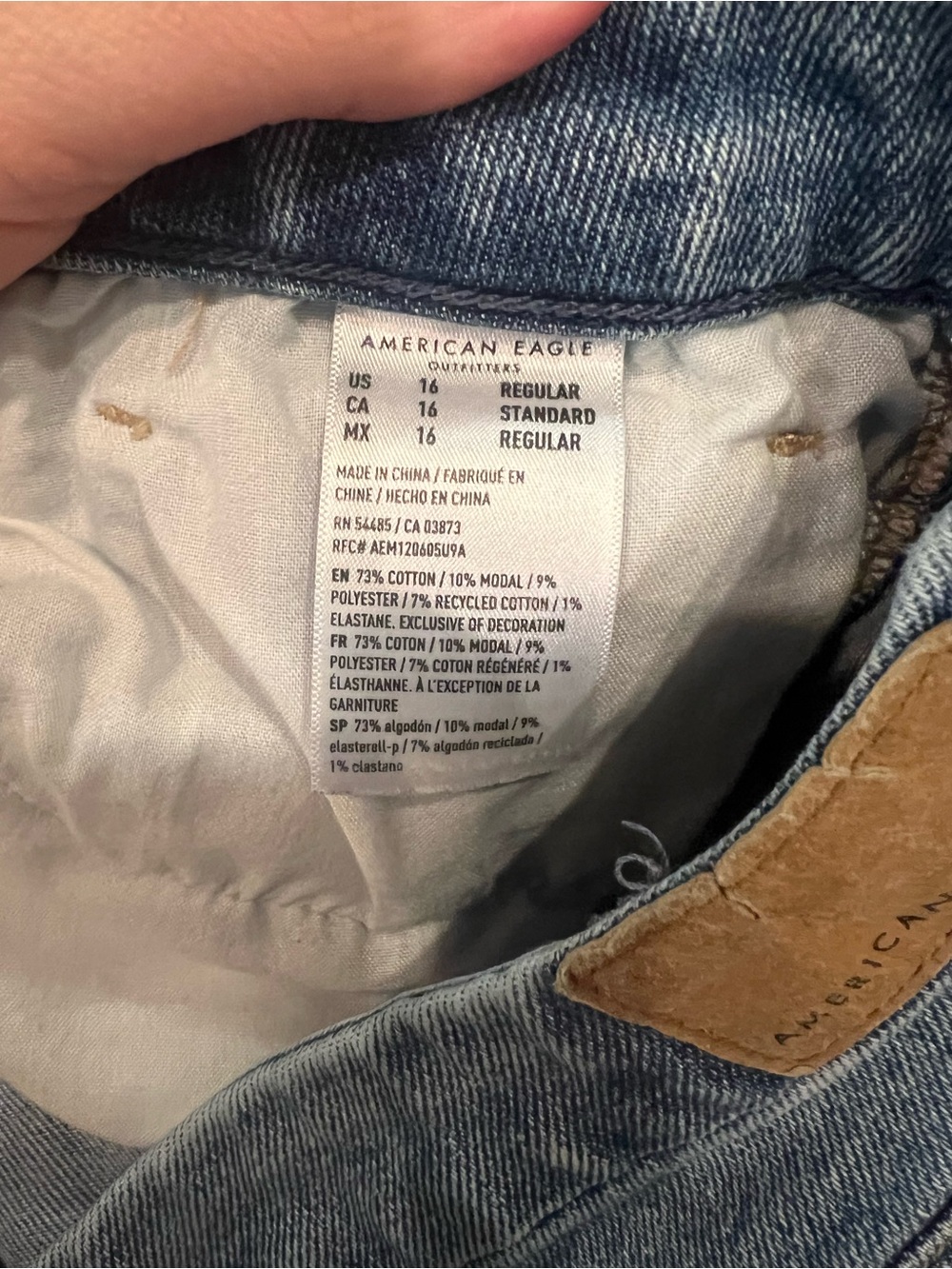 American Eagle Distressed Mom Jeans Women’s Size 16 Stretch Light Wash High Rise - Picture 5 of 7